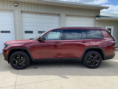 Used 2023 Jeep Grand Cherokee L Laredo AWD/4WD image 3