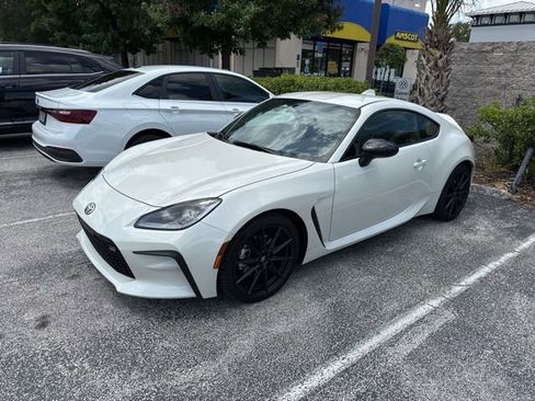 Used 2025 Toyota GR86 Premium RWD image 4