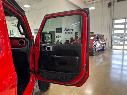 Used 2020 Jeep Gladiator Rubicon AWD/4WD image 39
