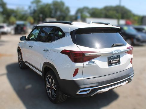 Certified 2023 Kia Seltos SX w/ SX Sunroof Package AWD/4WD image 11