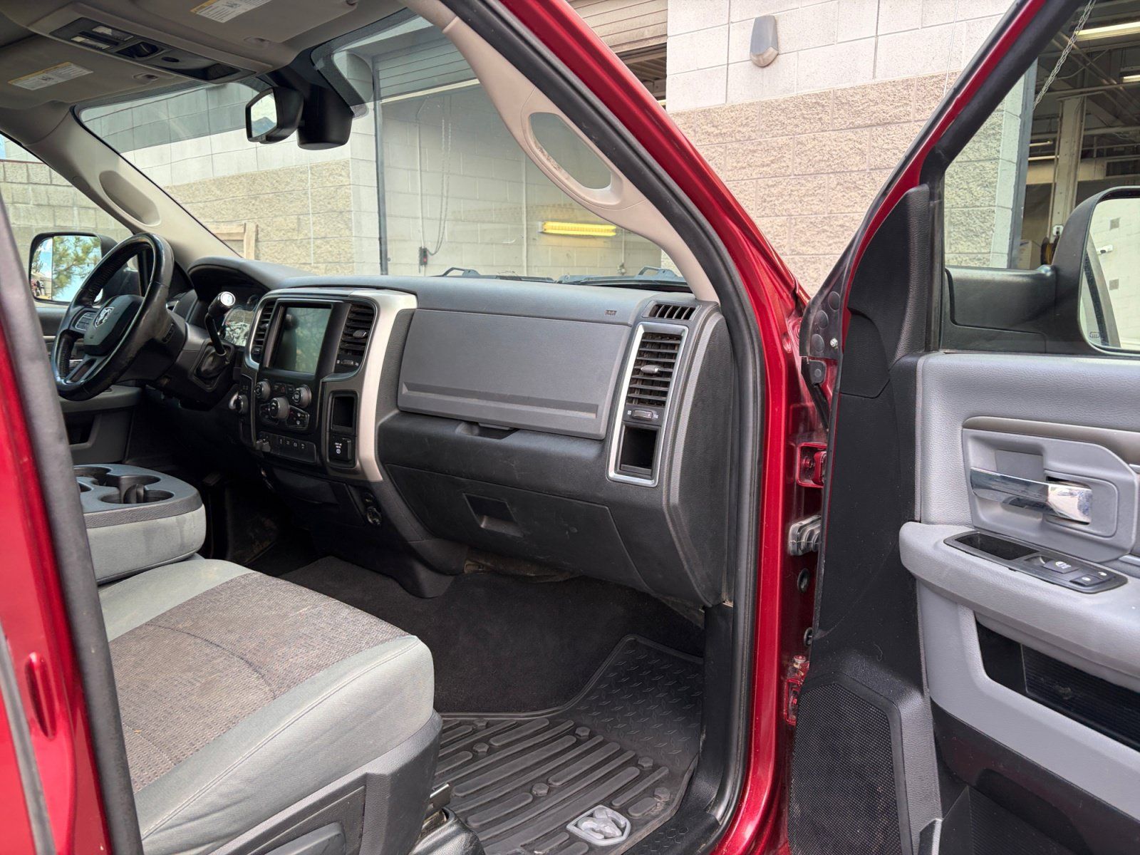 Used 2015 RAM 2500 SLT w/ Luxury Group AWD/4WD image 16