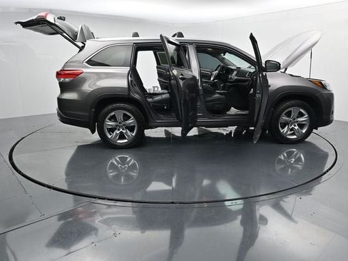 Used 2017 Toyota Highlander Limited AWD/4WD image 39