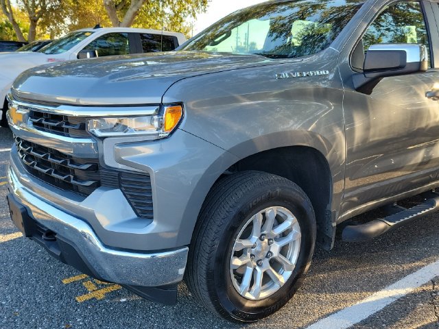 Used 2023 Chevrolet Silverado 1500 LT AWD/4WD image 5
