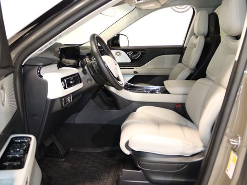 Used 2025 Lincoln Aviator Reserve w/ Equipment Group 201A AWD/4WD image 32