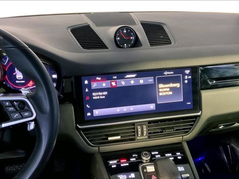 Used 2022 Porsche Cayenne image 32