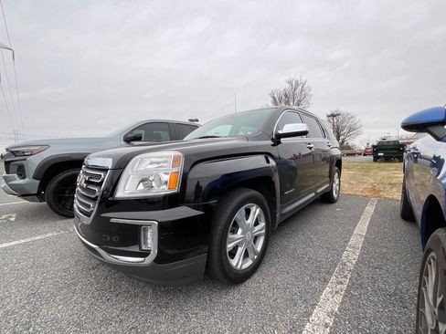 Used 2017 GMC Terrain SLT image 2