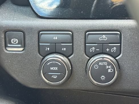 Used 2024 Chevrolet Silverado 2500 LT AWD/4WD image 23
