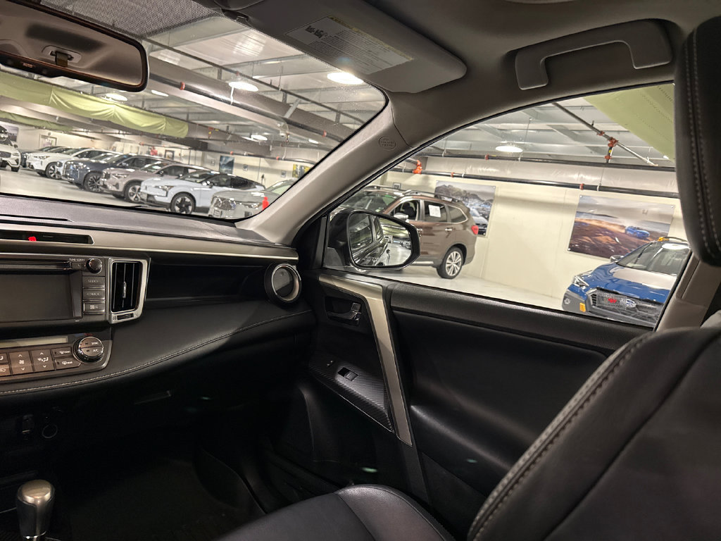 Used 2015 Toyota RAV4 Limited AWD/4WD image 24