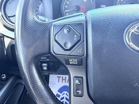 Used 2017 Toyota Tacoma TRD Off-Road image 10