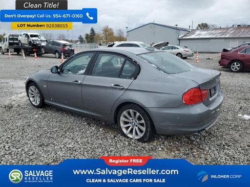 Used 2011 BMW 328i xDrive Sedan image 3