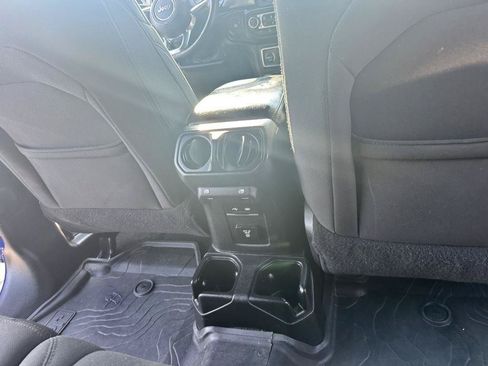 Used 2018 Jeep Wrangler Unlimited Sahara w/ Cold Weather Group AWD/4WD image 31