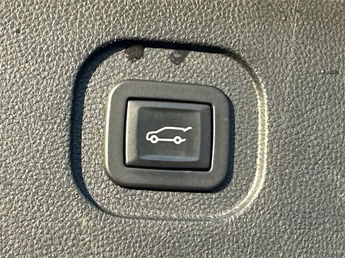 Used 2017 Chevrolet Equinox Premier w/ Enhanced Convenience Package image 19