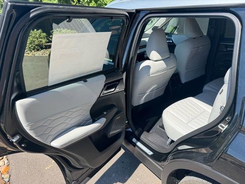 New 2025 Mitsubishi Outlander AWD image 20