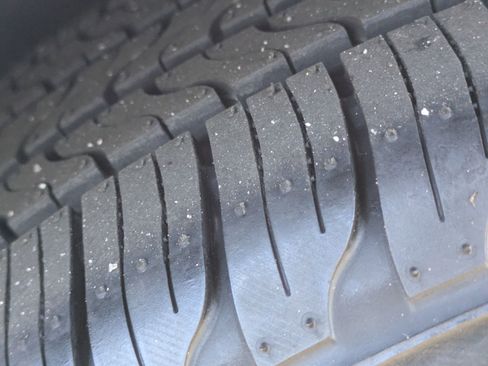 Used 2024 Kia Carnival EX image 9