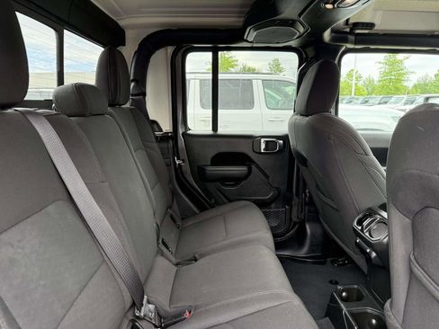 Used 2023 Jeep Gladiator Sport AWD/4WD image 16