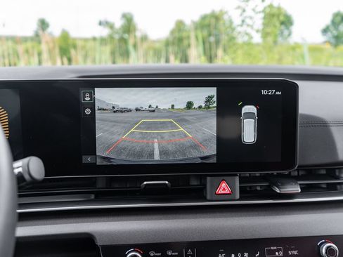 Used 2025 Kia Carnival EX FWD image 33