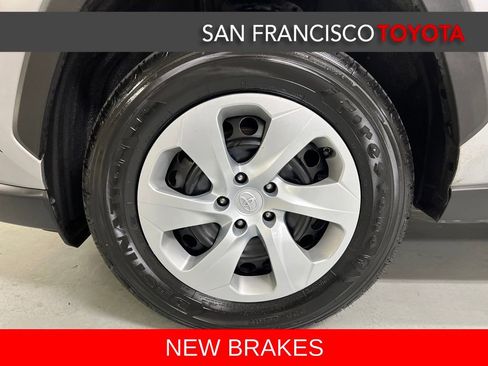 Used 2021 Toyota RAV4 LE image 9