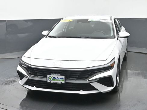 Used 2025 Hyundai Elantra SE image 5