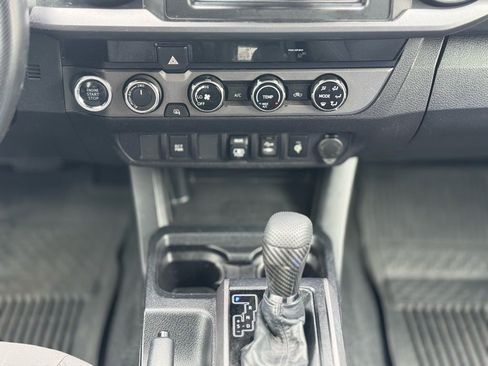 Used 2018 Toyota Tacoma TRD Sport image 30