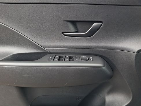 Certified 2025 Hyundai Kona SEL AWD/4WD image 12