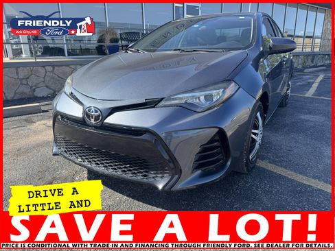 Used 2018 Toyota Corolla LE image 1