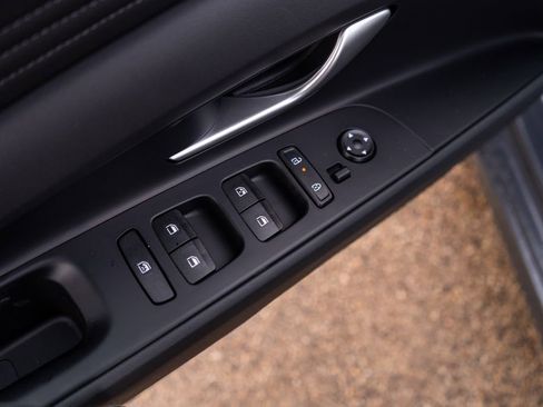 New 2025 Hyundai Elantra Limited image 19