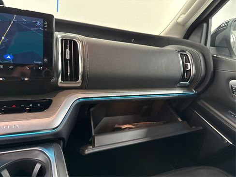 Used 2025 Ford Expedition Platinum image 28