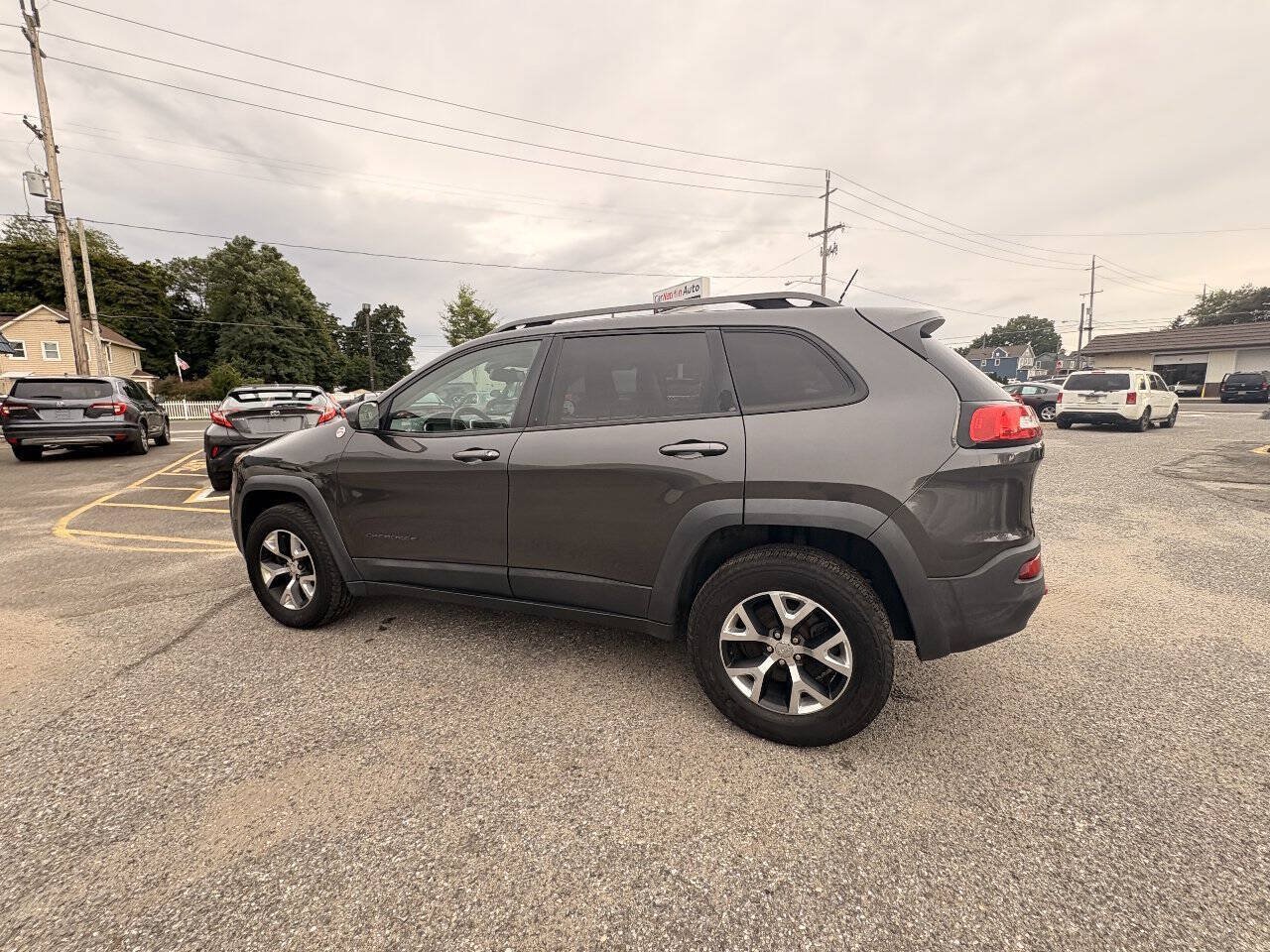Used 2014 Jeep Cherokee Trailhawk w/ Cold Weather Group AWD/4WD image 10