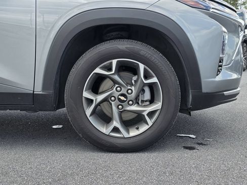 Used 2025 Chevrolet Trax LT FWD image 10