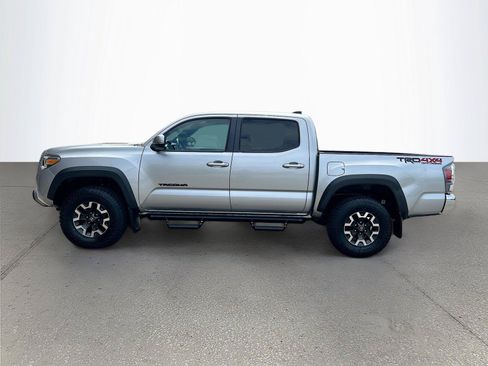 Used 2022 Toyota Tacoma TRD Off-Road AWD/4WD image 7