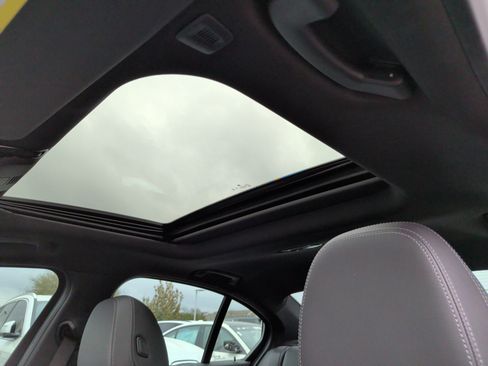 Used 2025 BMW M340i w/ Premium Package image 31