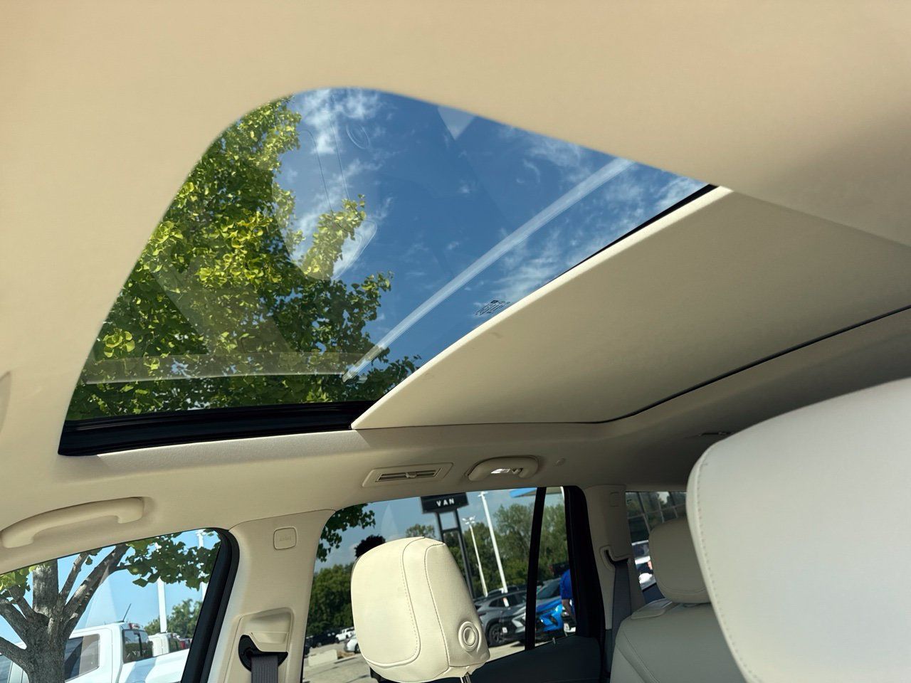 Used 2024 Cadillac XT6 Premium Luxury w/ LPO, Floor Liner Package AWD/4WD image 5