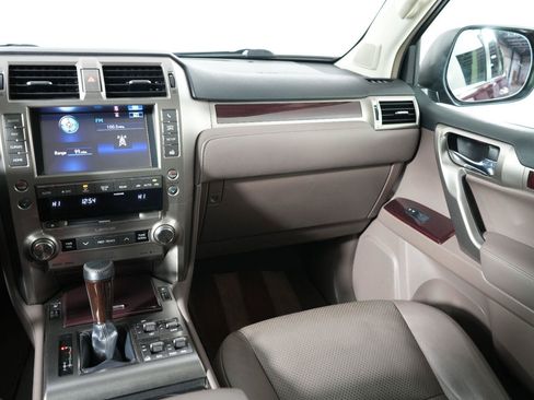 Used 2019 Lexus GX 460 Luxury w/ Preferred Accessory Package AWD/4WD image 11