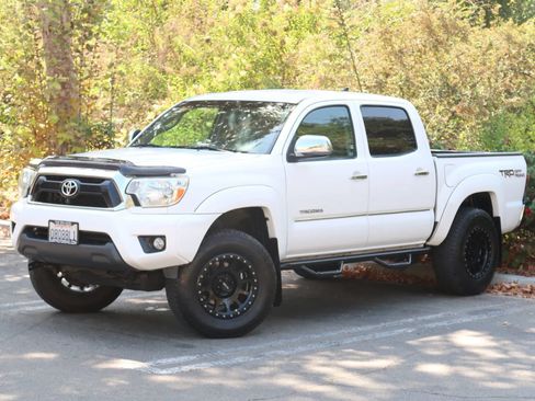 Used 2014 Toyota Tacoma PreRunner w/ TRD Off-Road Package RWD image 2