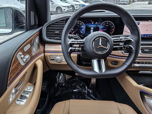 New 2026 Mercedes-Benz GLS 580 4MATIC image 31