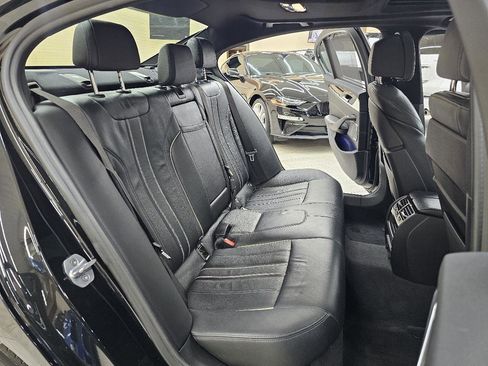 Used 2019 BMW 530e w/ Premium Package image 24