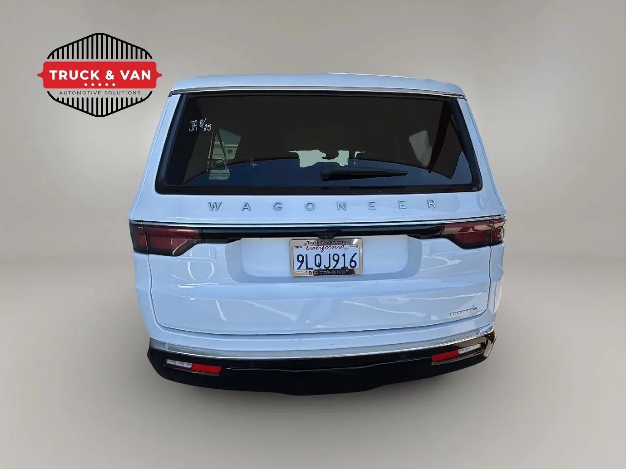 Used 2024 Jeep Wagoneer L Series II w/ Flexible Seating Group RWD image 5