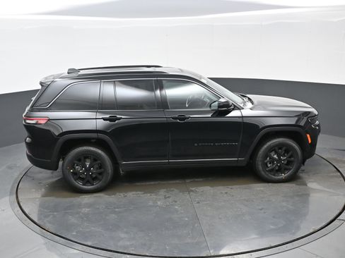 New 2026 Jeep Grand Cherokee Altitude image 23