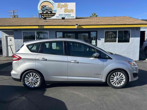 Used 2017 Ford C-MAX SE w/ Equipment Group 201A image 4