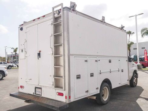 Used 2017 Ford E-350 and Econoline 350 Super Duty w/ Power Windows & Locks Group RWD image 9