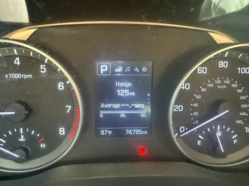 Used 2017 Hyundai Elantra Limited FWD image 10