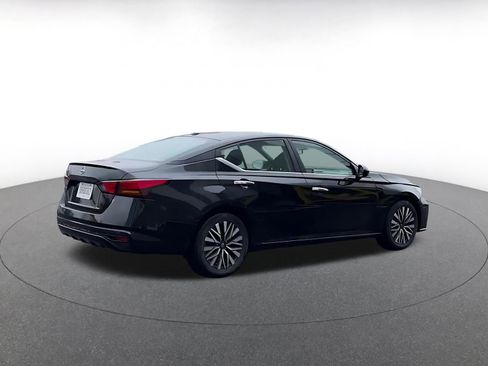 Used 2025 Nissan Altima 2.5 SV image 15