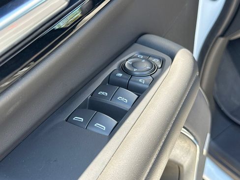 Used 2025 Chevrolet Suburban LT w/ Comfort Package AWD/4WD image 17