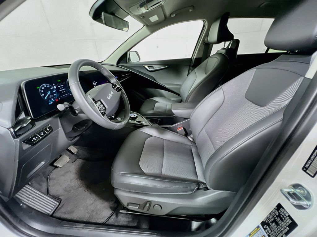Certified 2024 Kia Niro Wind FWD image 13