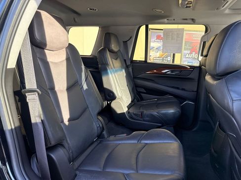 Used 2015 Cadillac Escalade Premium image 43