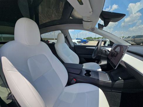 Used 2023 Tesla Model Y 2WD image 29