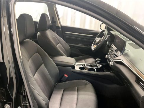 Certified 2023 Nissan Altima 2.5 SV w/ SV Premium Package image 11