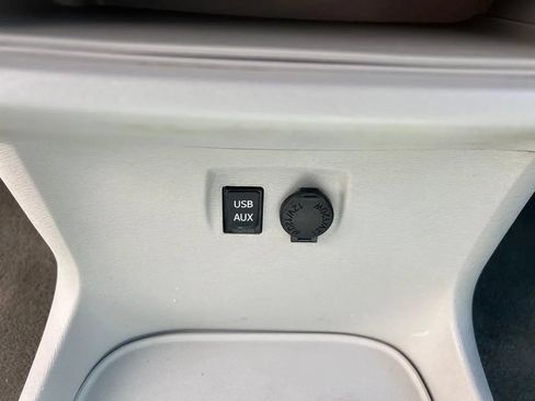 Used 2013 Toyota Sienna LE FWD image 44