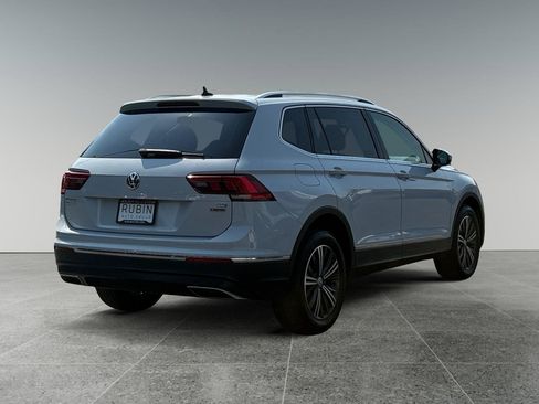 Used 2018 Volkswagen Tiguan SEL AWD/4WD image 6