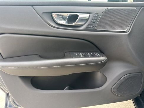 Used 2019 Volvo S60 T6 Momentum w/ Multimedia Package image 16